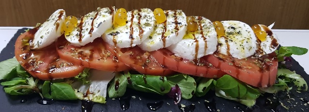 Ensalada de tomate y mozarela de bufala